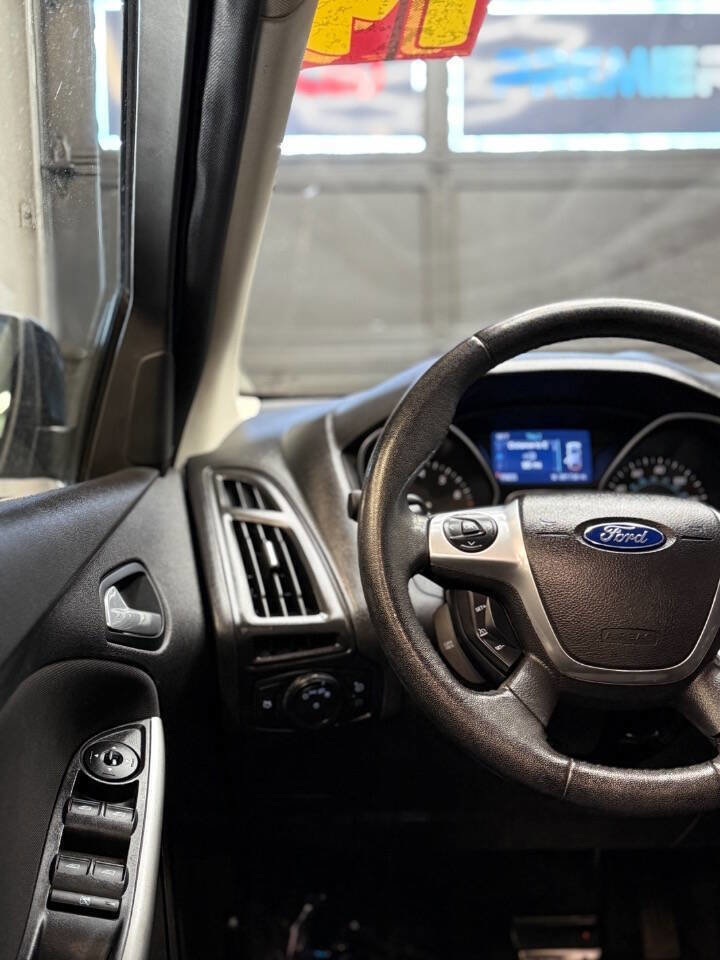 Used 2014 Ford Focus SE w/ Equipment Group 201A image 17