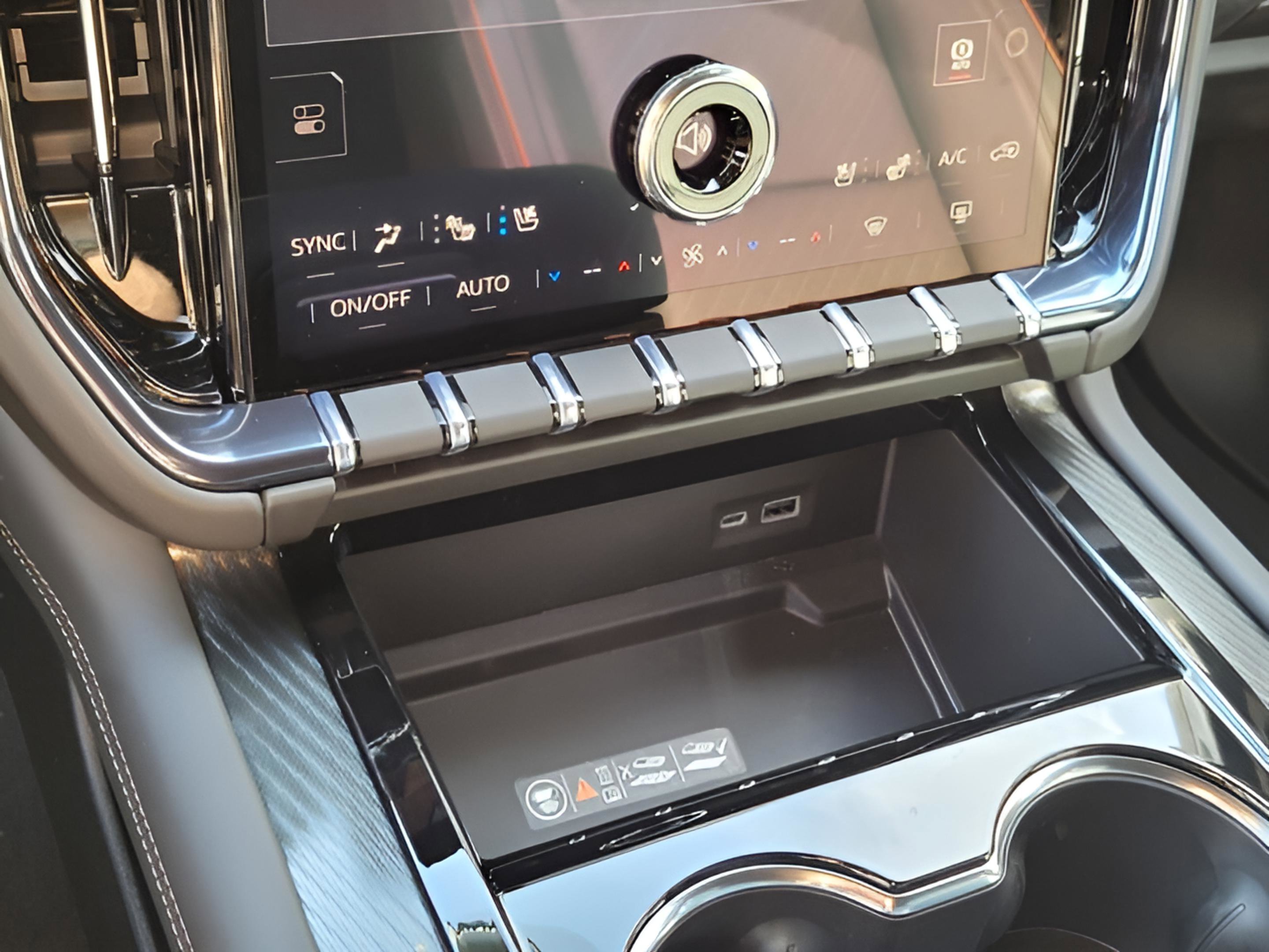 New 2026 GMC Yukon XL AT4 w/ AT4 Premium Plus Package image 28