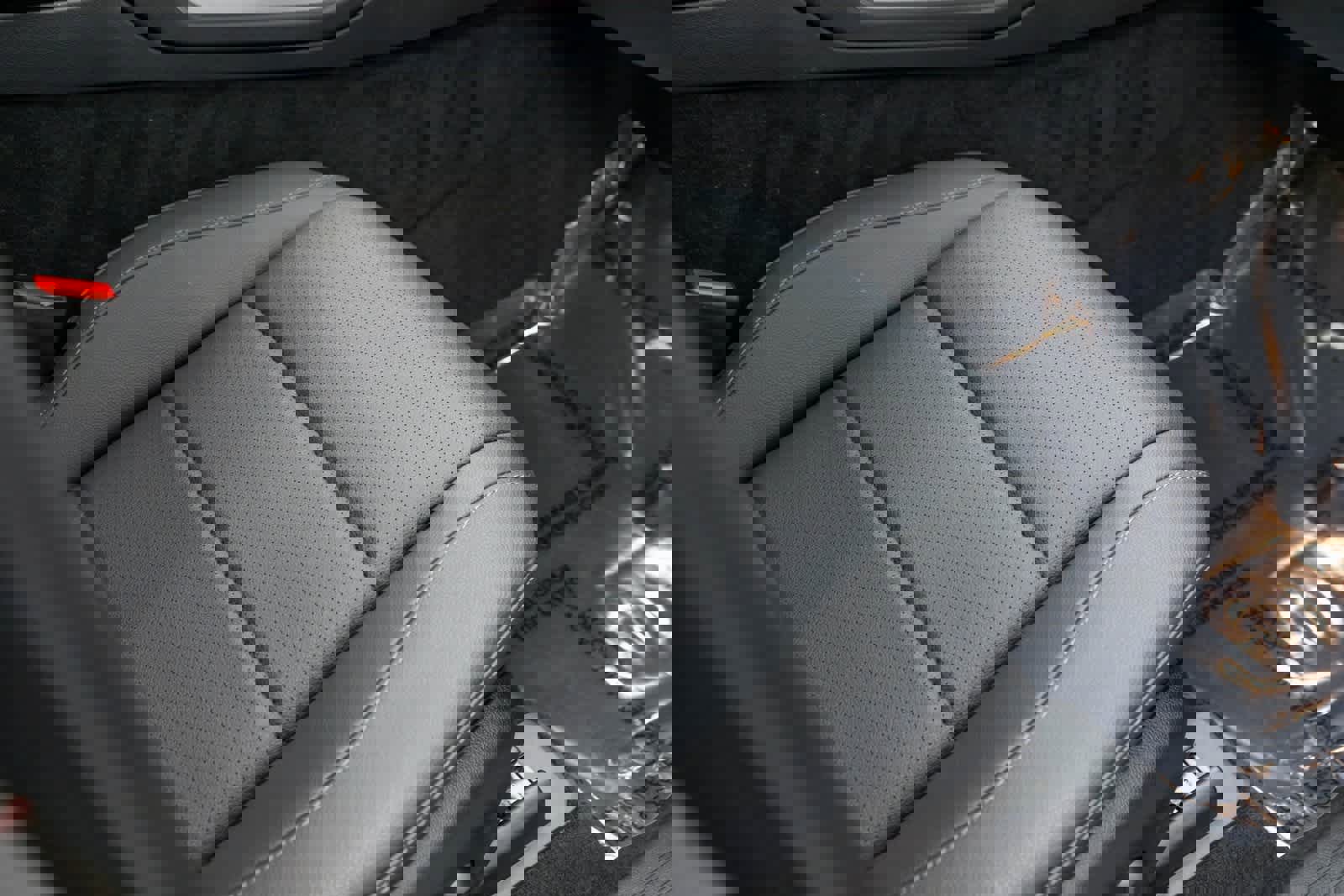 Used 2025 Mercedes-Benz GLE 450e 4MATIC w/ Driver Assistance Package image 46