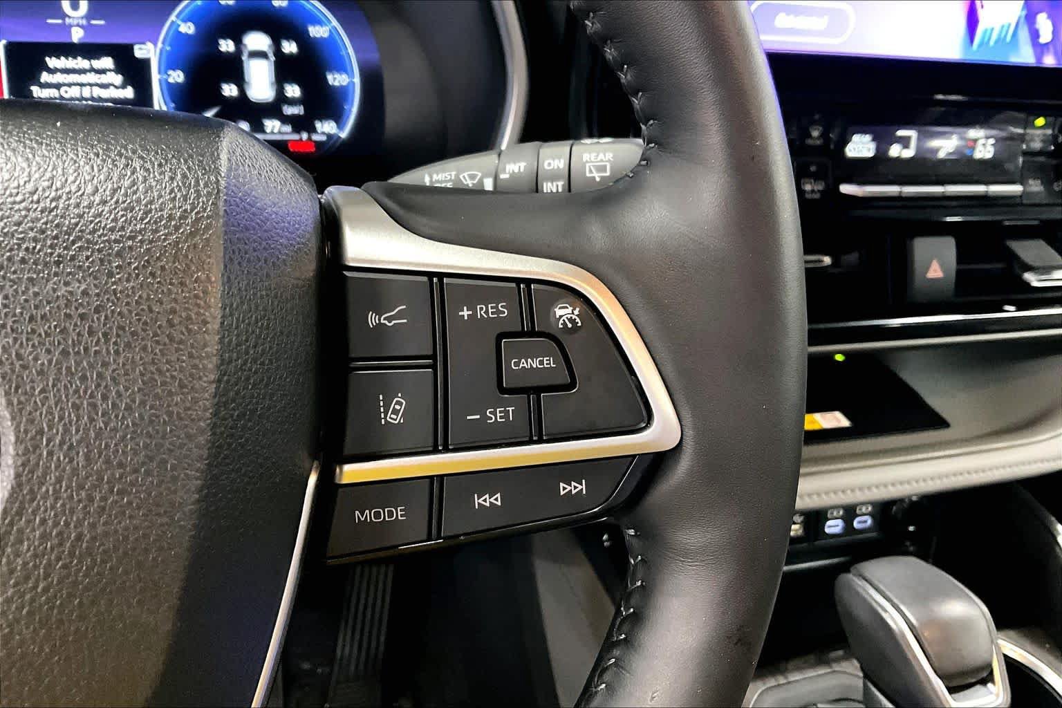 Used 2024 Toyota Highlander Limited AWD/4WD image 24