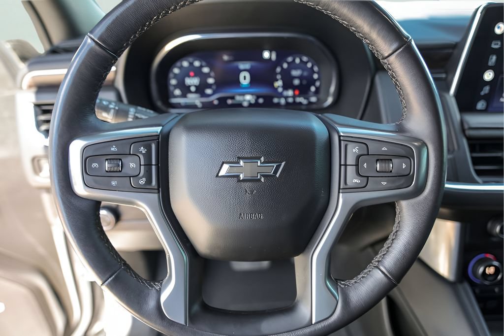 Used 2022 Chevrolet Tahoe Z71 w/ Luxury Package AWD/4WD image 15