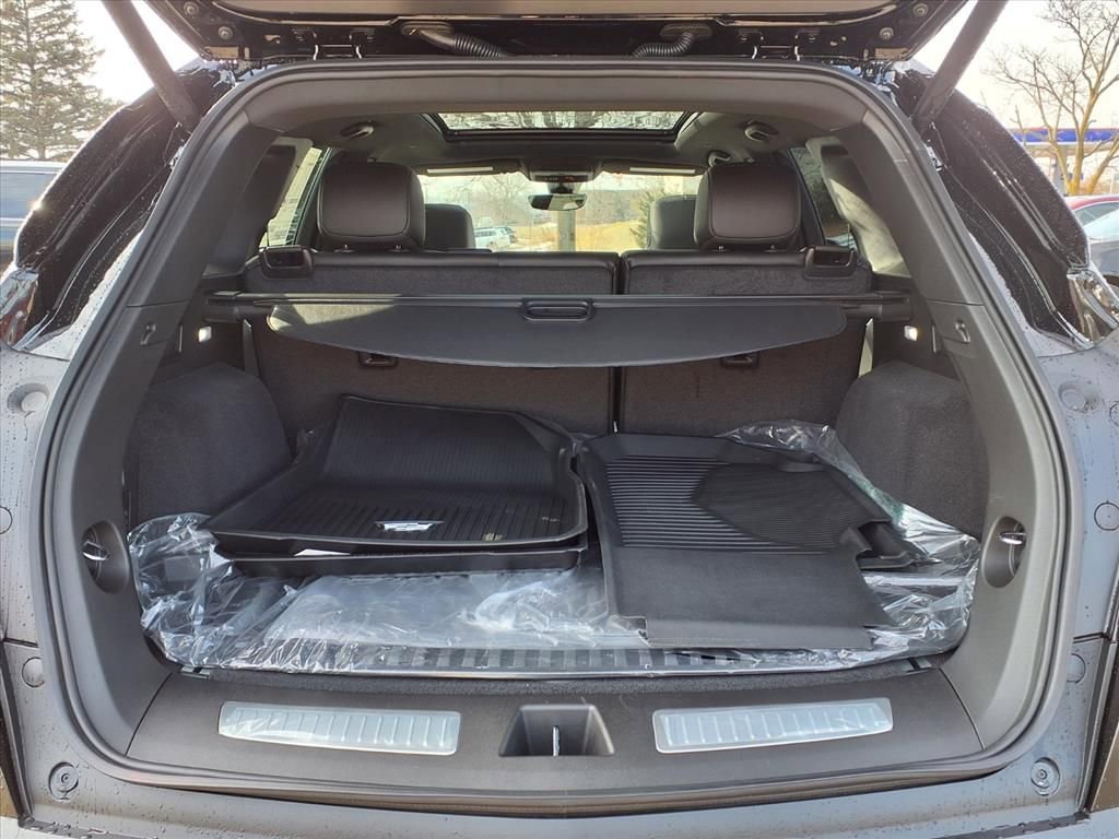 New 2026 Cadillac XT5 Premium Luxury w/ LPO, Floor Liner Package AWD/4WD image 8