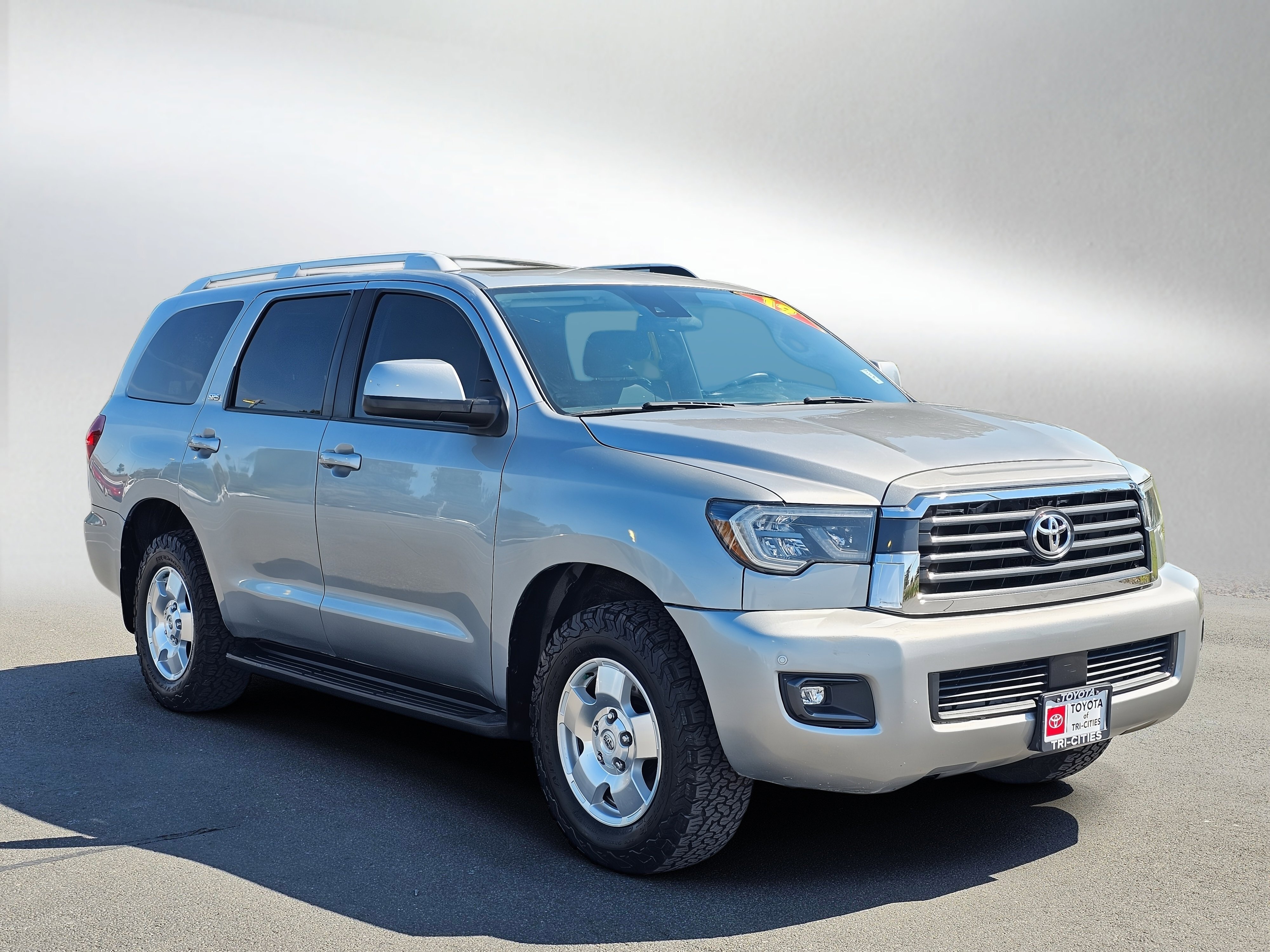 Used 2019 Toyota Sequoia SR5 AWD/4WD image 7