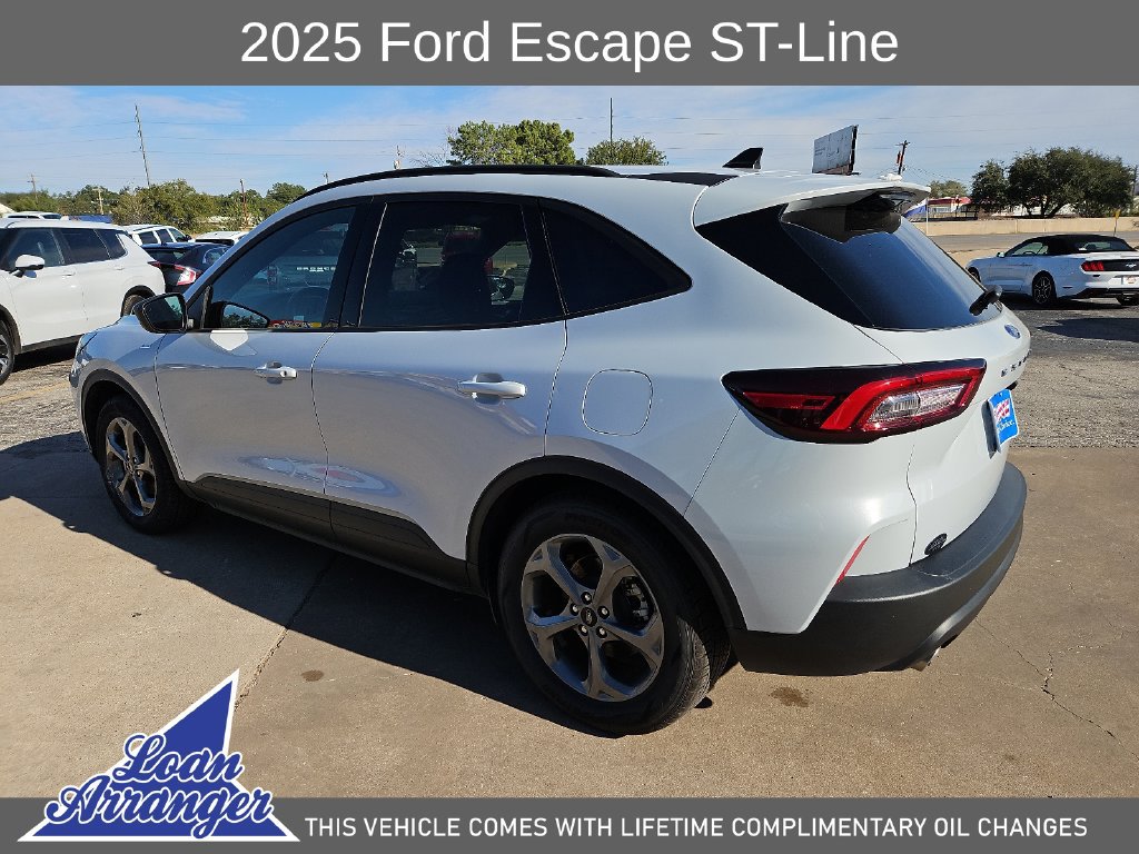 Used 2025 Ford Escape ST-Line FWD image 8