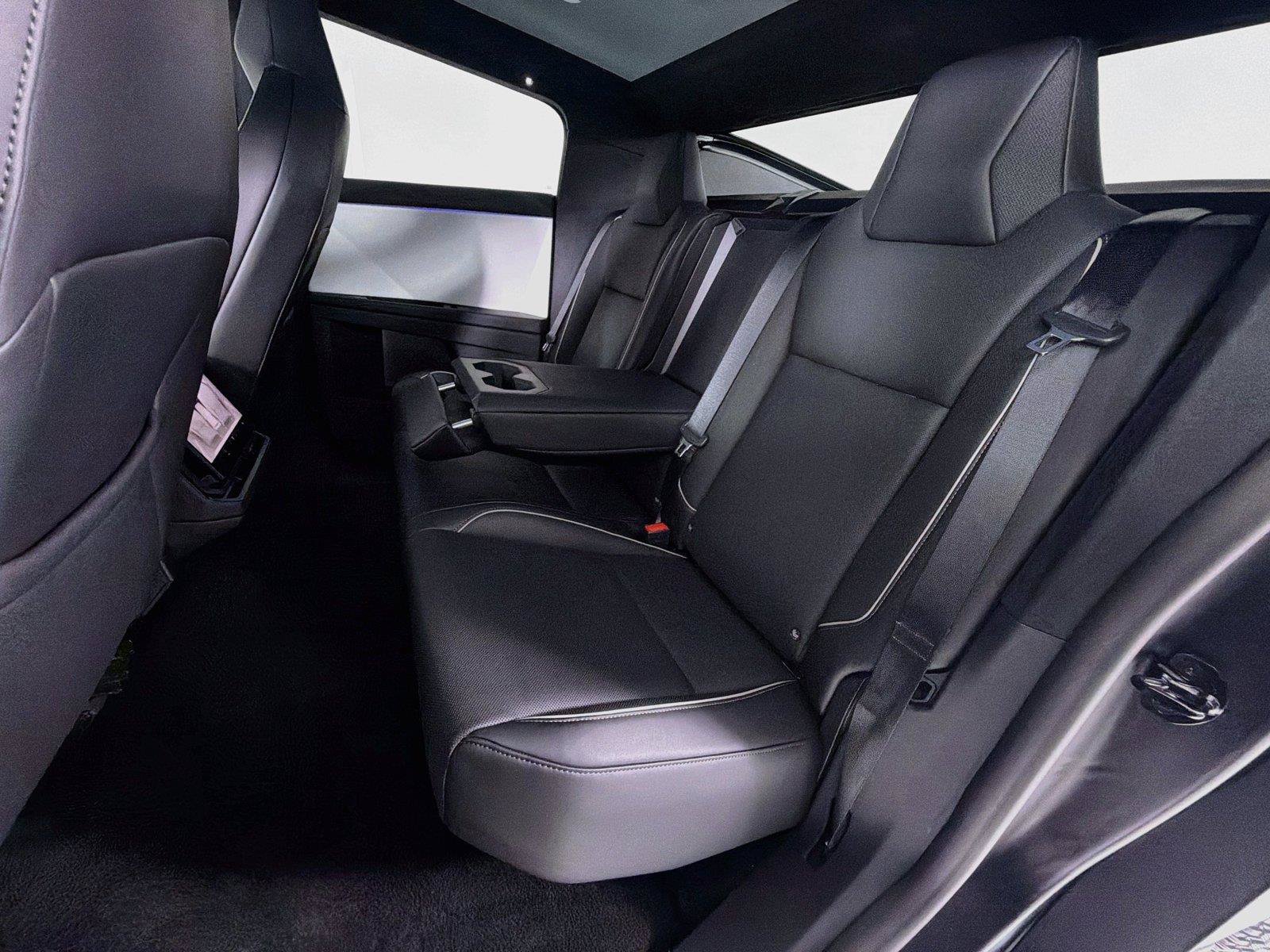 Used 2024 Tesla Cybertruck AWD Crew Cab image 18