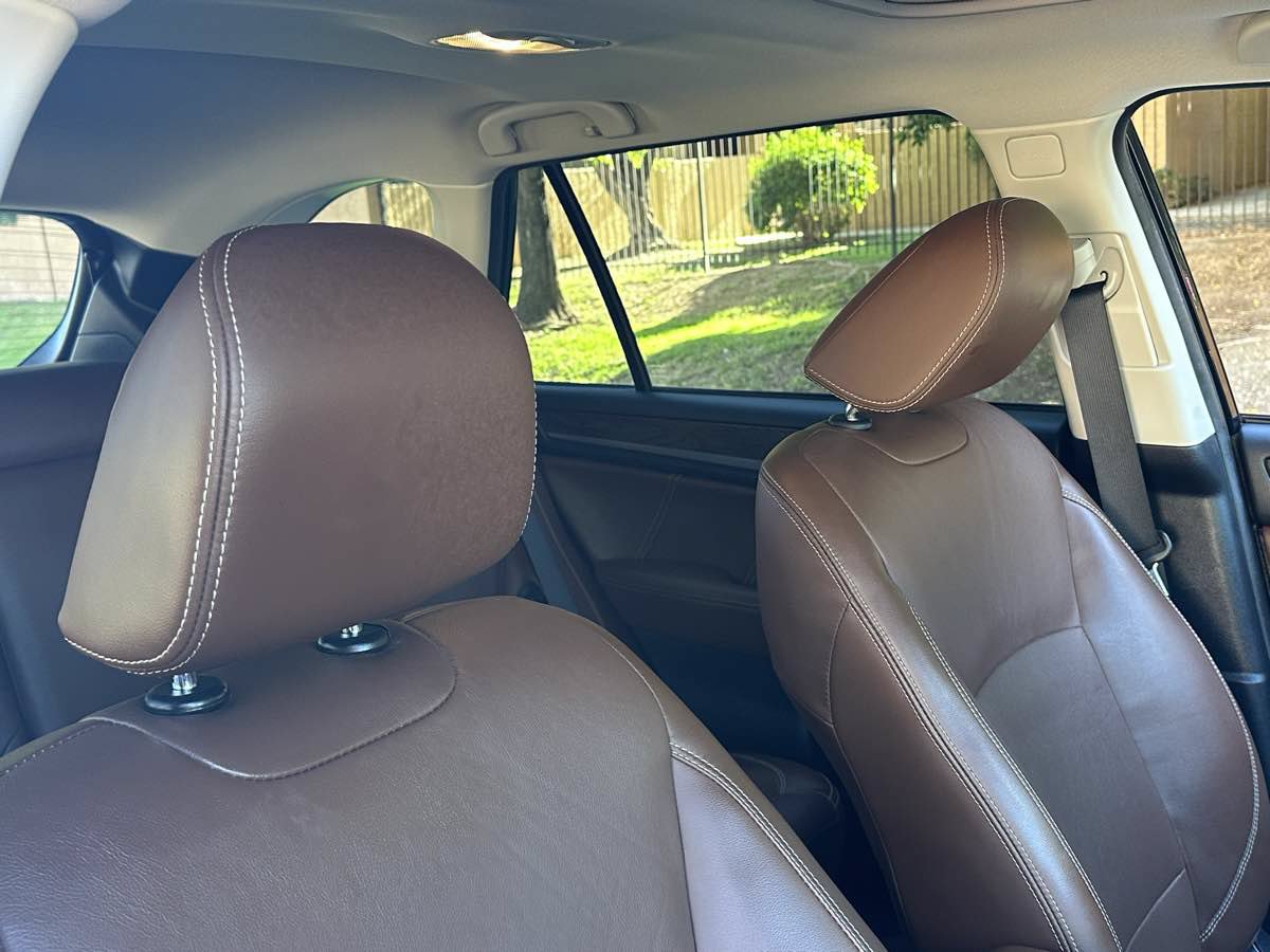 Used 2018 Subaru Outback 3.6R Touring AWD/4WD image 12