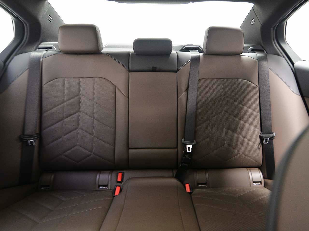 Certified 2025 BMW 530i w/ Premium Package image 9