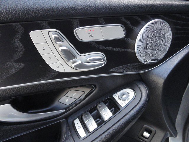 Used 2018 Mercedes-Benz GLC 300 4MATIC w/ Premium Package image 15