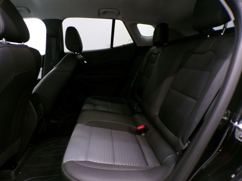 Used 2025 Chevrolet Trax LT w/ Driver Confidence Package FWD image 18