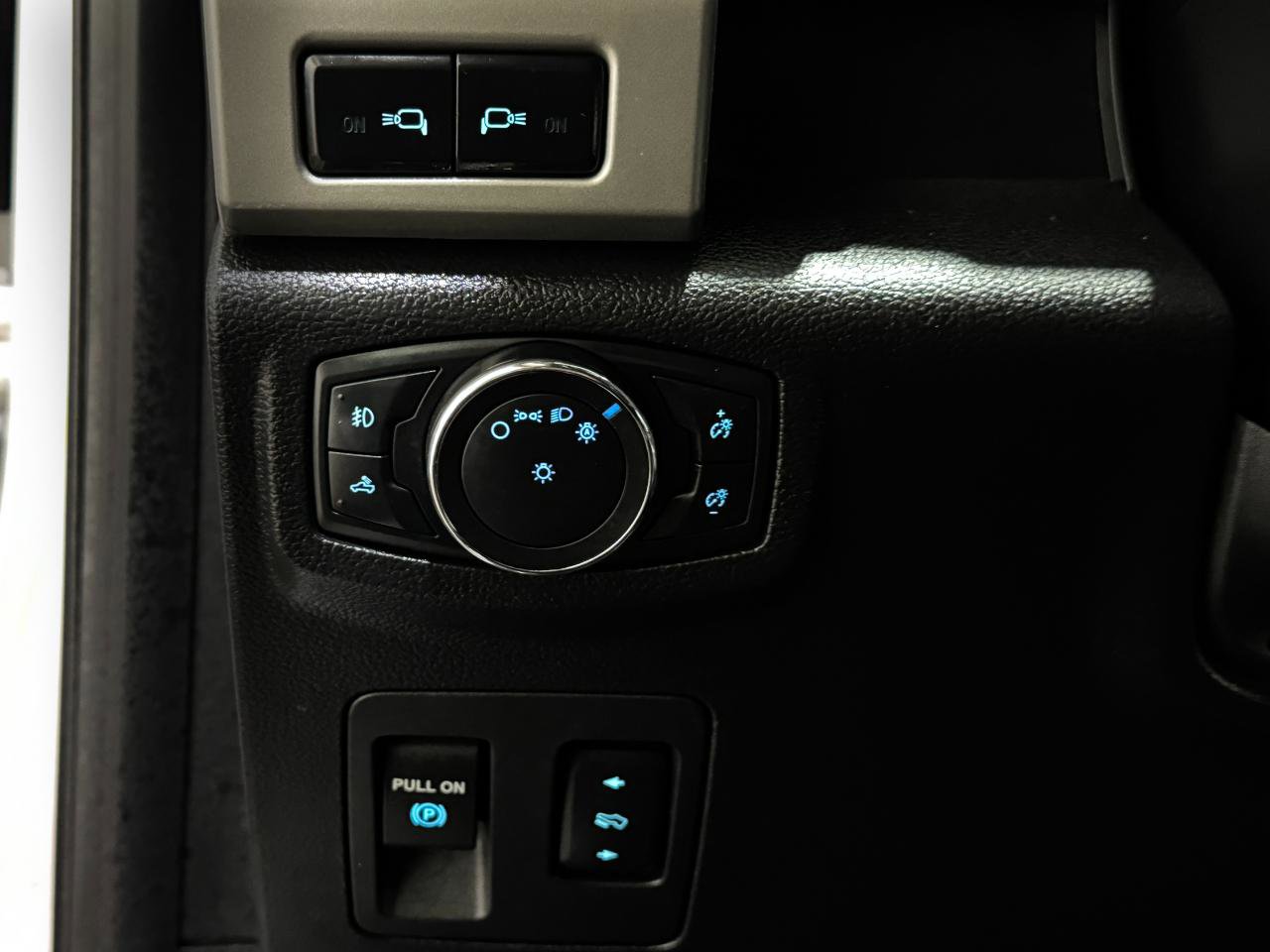 Used 2018 Ford F150 Lariat w/ Equipment Group 502A Luxury AWD/4WD image 30