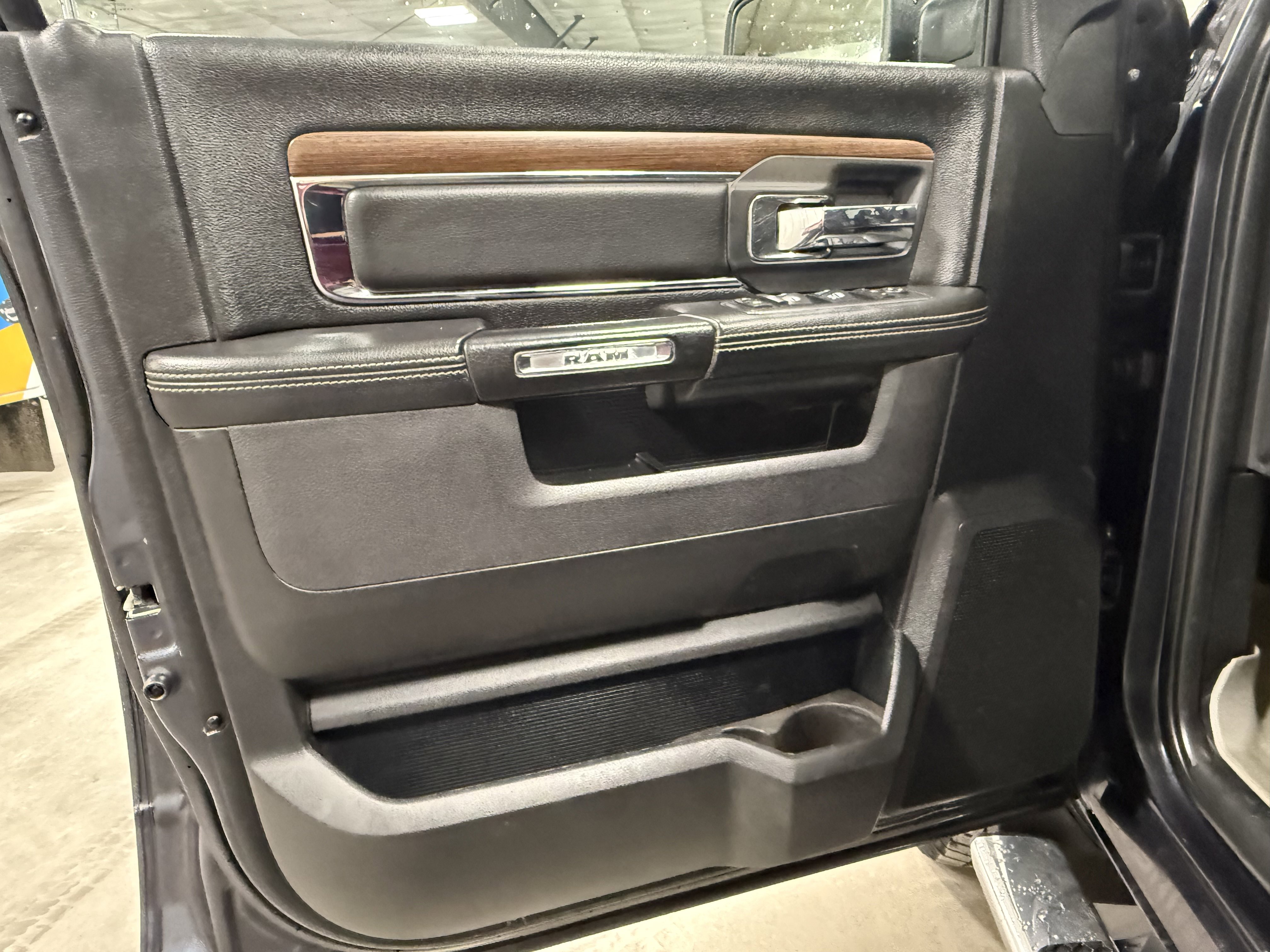 Used 2017 RAM 1500 Laramie w/ Convenience Group image 18