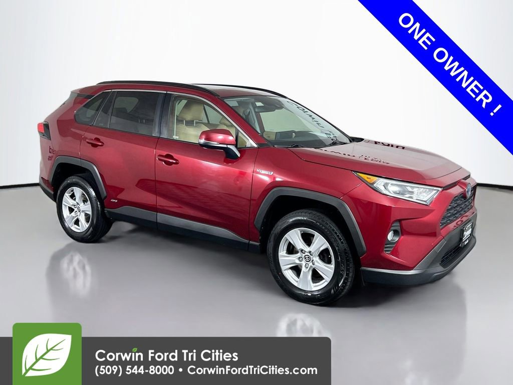 Used 2020 Toyota RAV4 XLE image 1