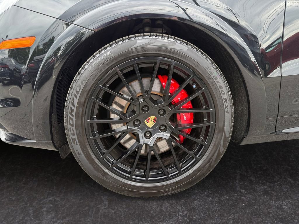 Used 2023 Porsche Cayenne GTS AWD/4WD image 9
