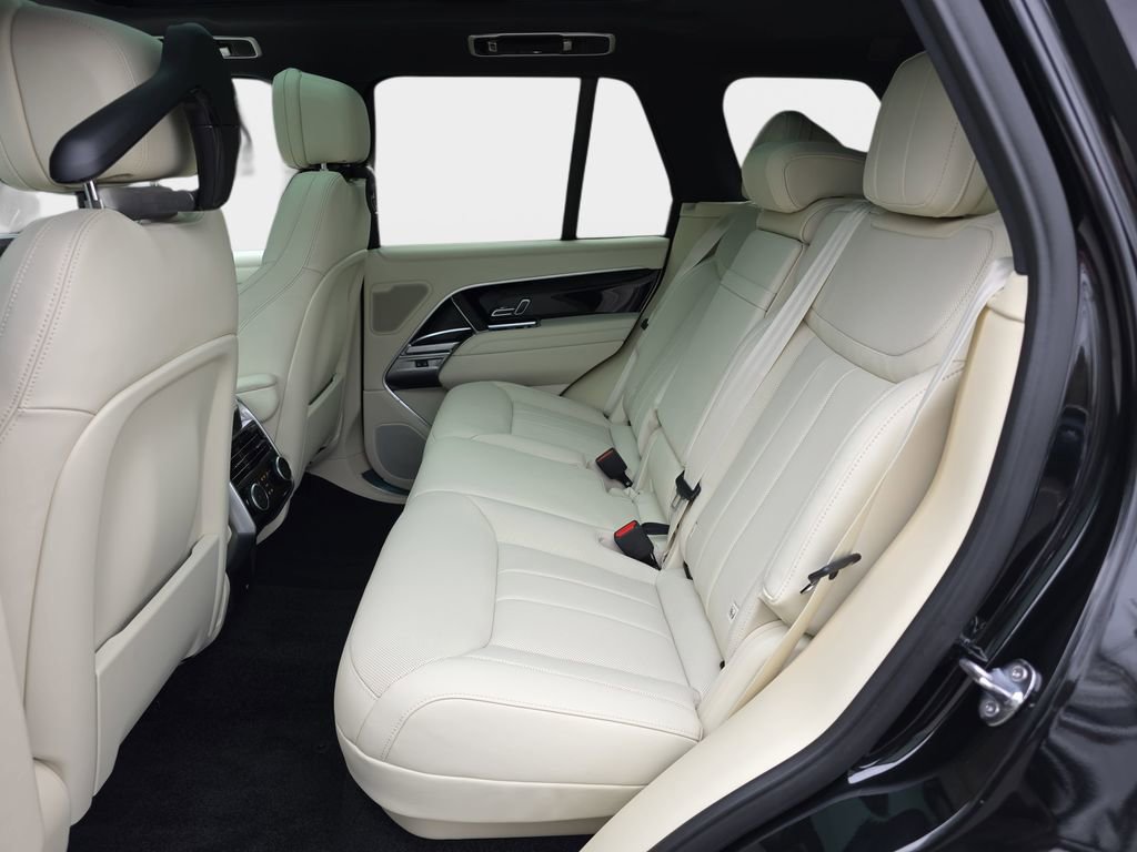 New 2026 Land Rover Range Rover SE image 14