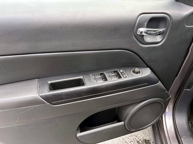 Used 2015 Jeep Patriot High Altitude AWD/4WD image 10