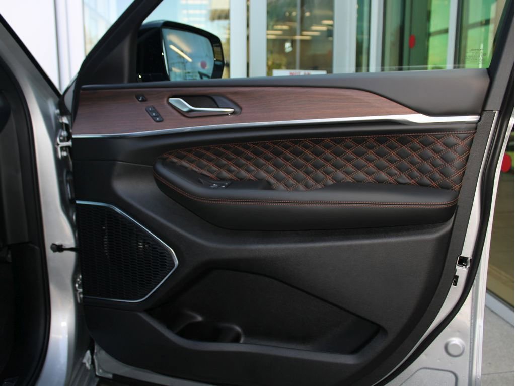 New 2025 Jeep Grand Cherokee Summit image 32