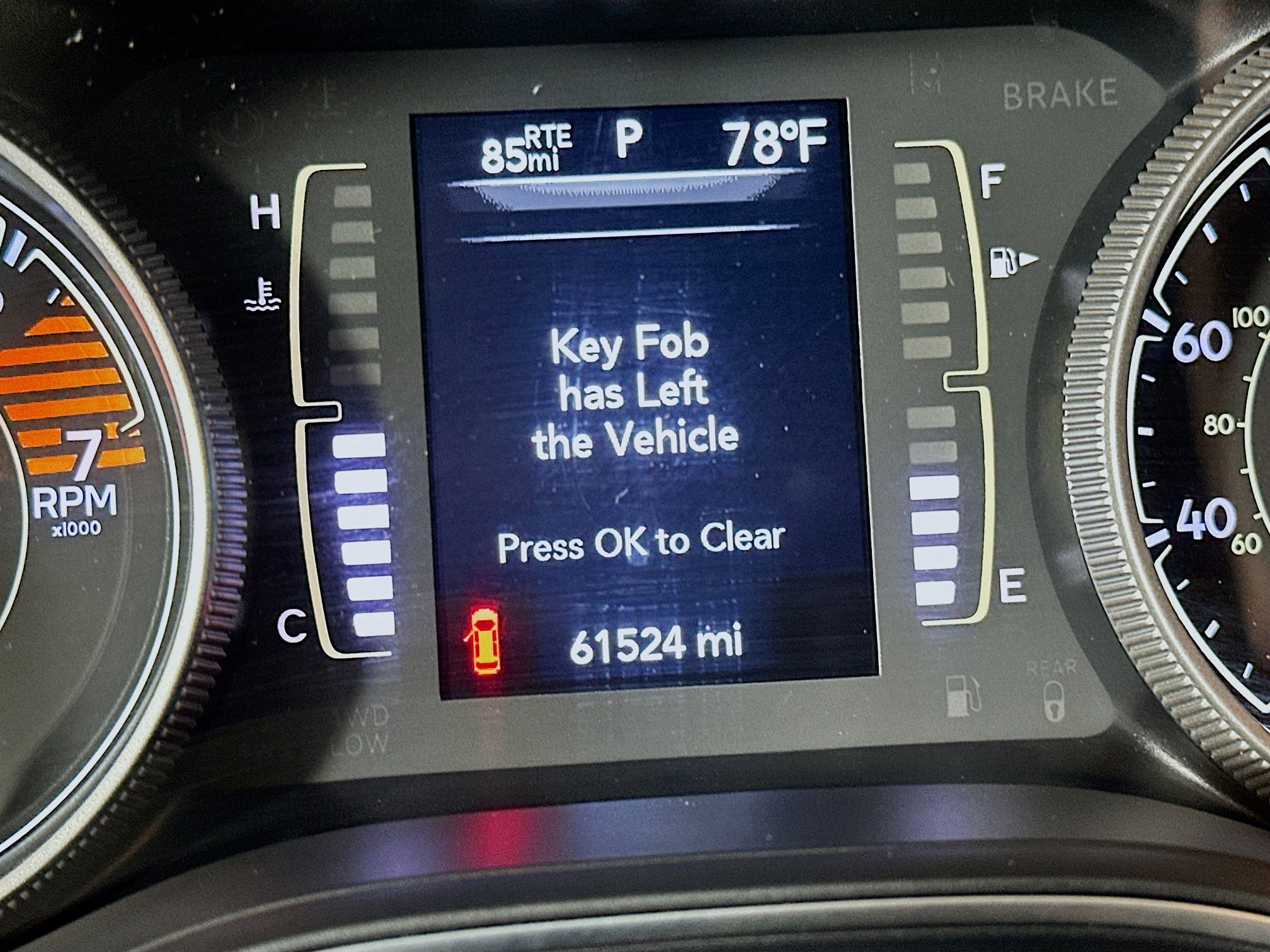 Used 2019 Jeep Cherokee Latitude Plus w/ Cold Weather Group AWD/4WD image 19