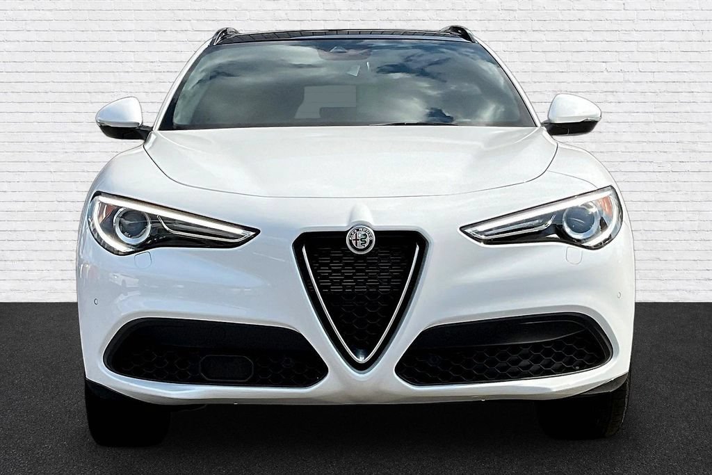Used 2022 Alfa Romeo Stelvio Ti AWD/4WD image 2