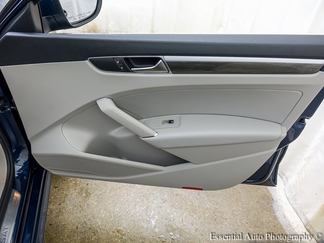 Used 2018 Volkswagen Passat 2.0T SE image 22