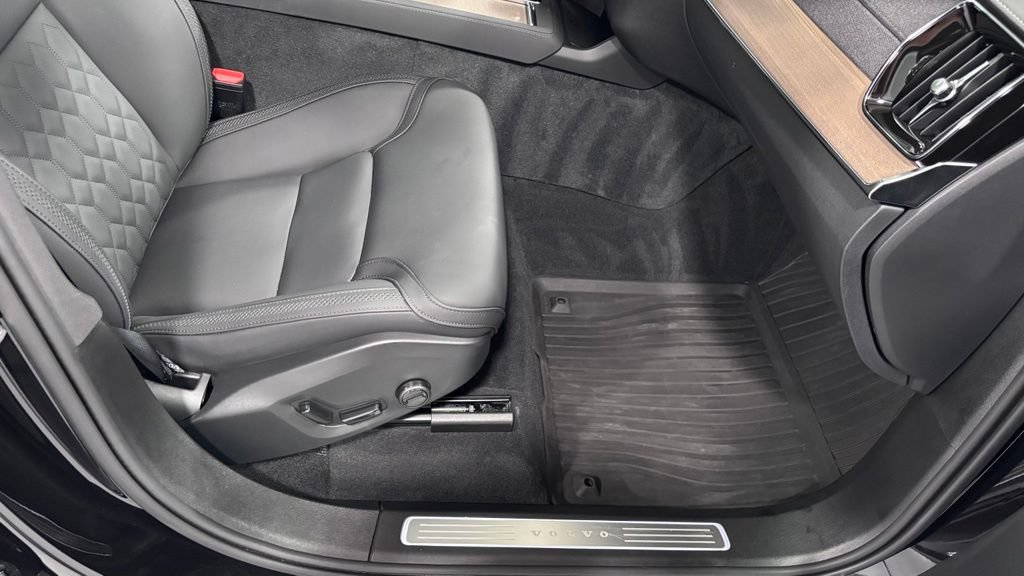 Certified 2026 Volvo XC90 B6 Plus AWD/4WD image 18