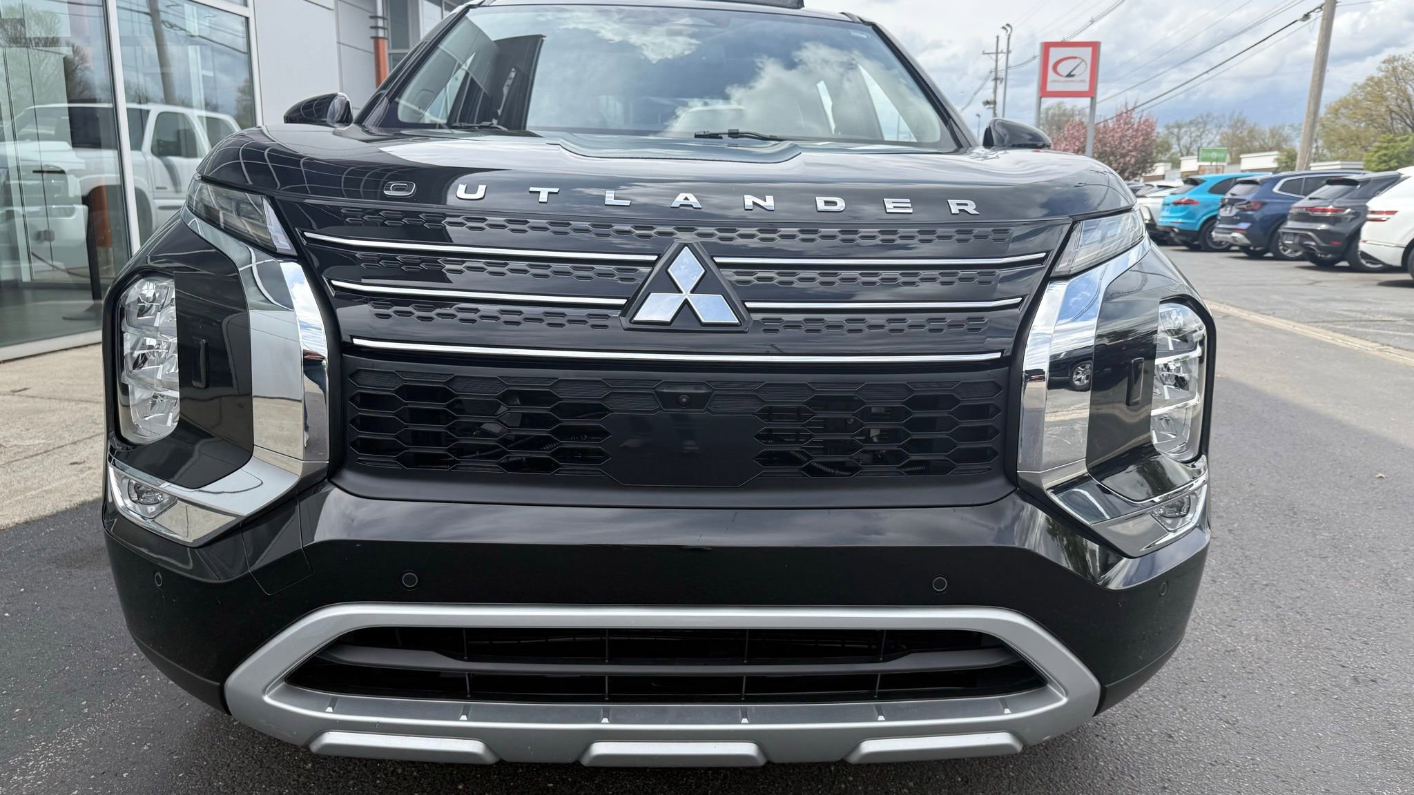 Used 2024 Mitsubishi Outlander SE image 11