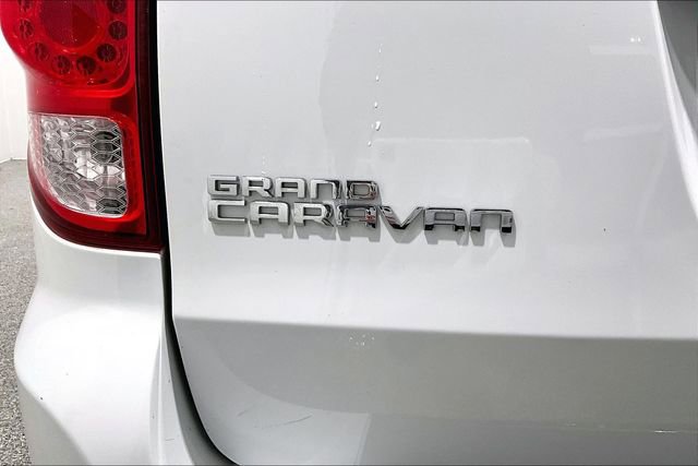 Used 2017 Dodge Grand Caravan SE w/ UConnect Hands-Free Group image 25