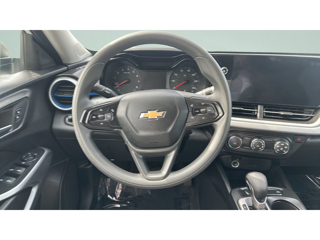 Used 2025 Chevrolet Trax LS FWD image 13