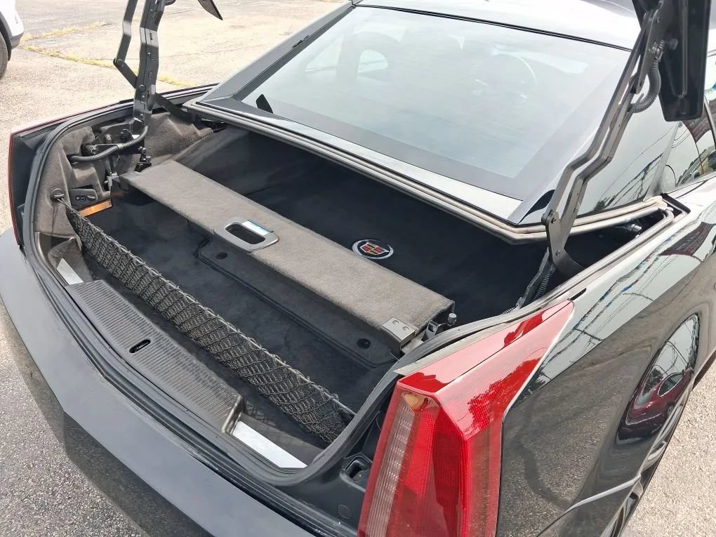 Used 2006 Cadillac XLR V RWD image 18