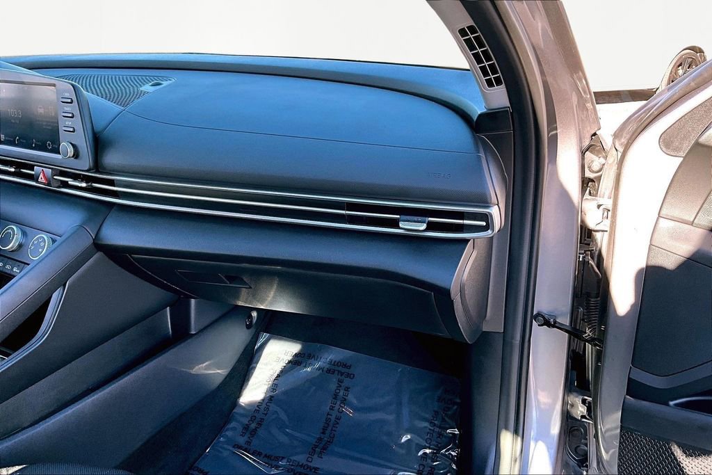 Used 2024 Hyundai Elantra SE image 17