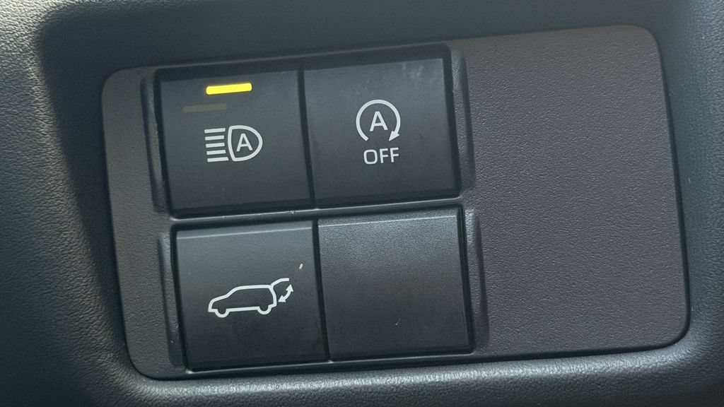 Used 2024 Toyota Highlander LE AWD/4WD image 23