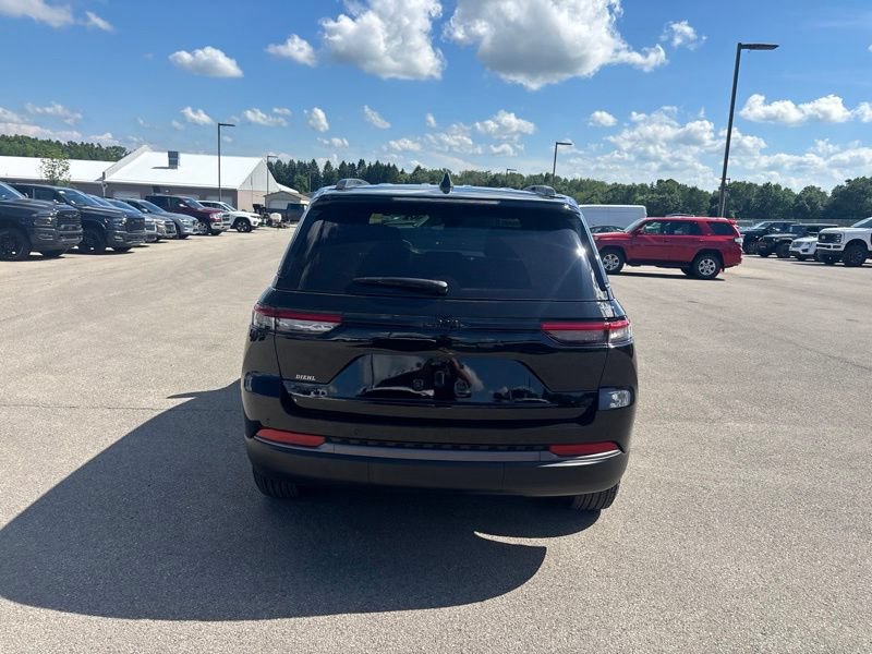 Used 2026 Jeep Grand Cherokee Altitude AWD/4WD image 4