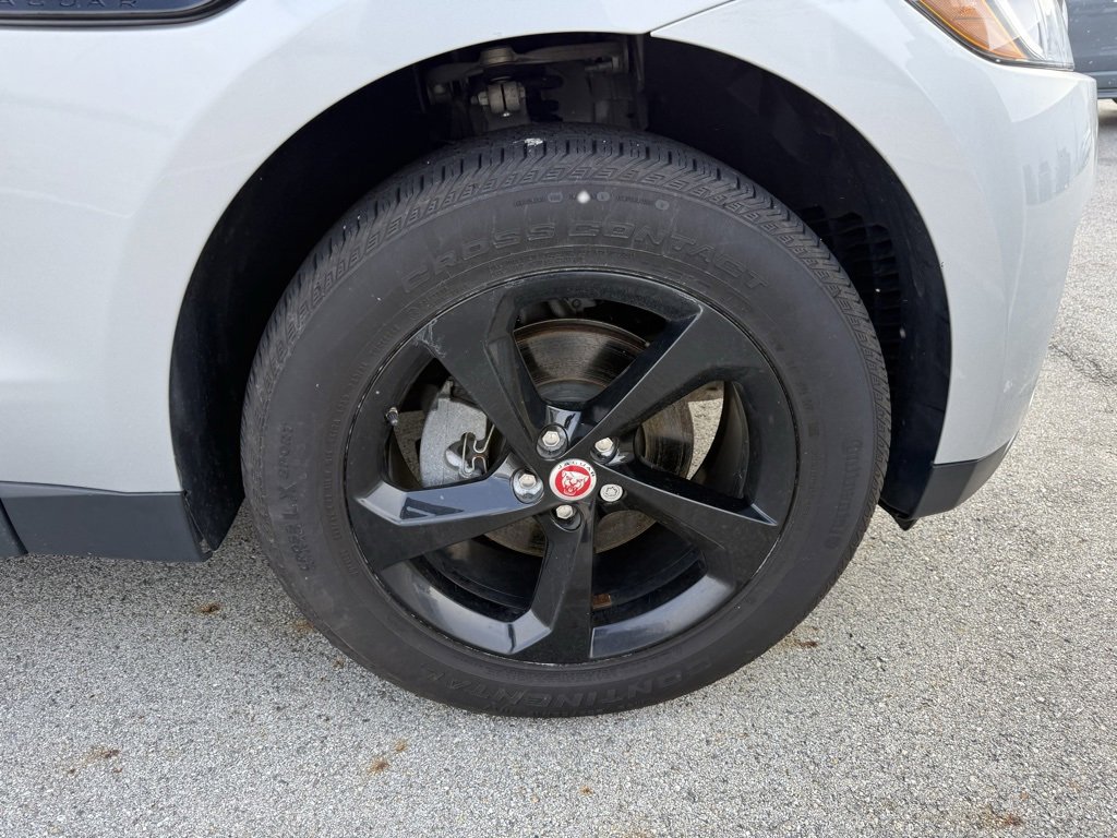 Used 2019 Jaguar F-PACE Premium image 13