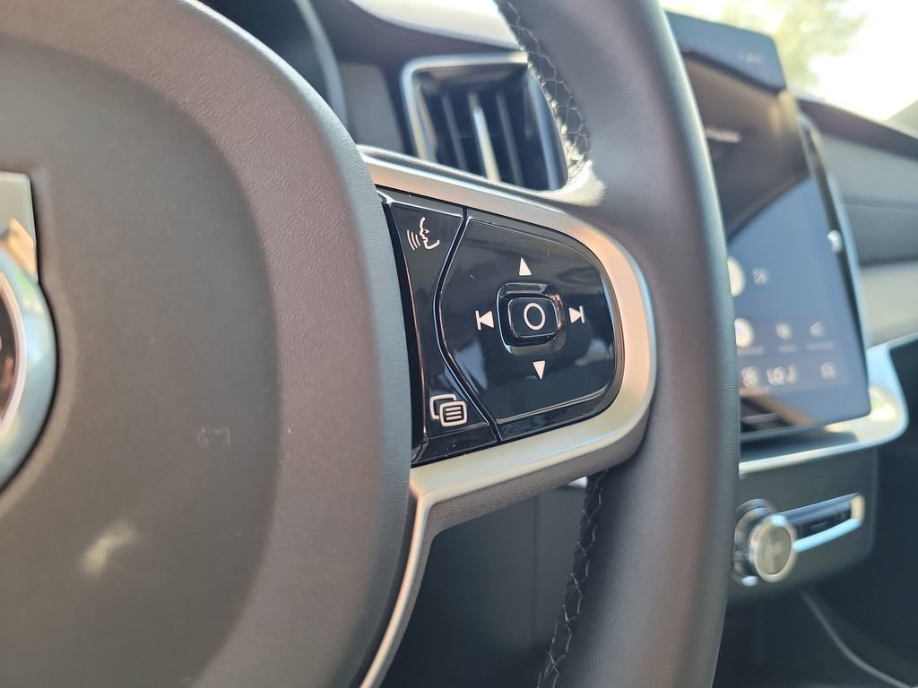 Certified 2025 Volvo XC90 B5 Plus image 27