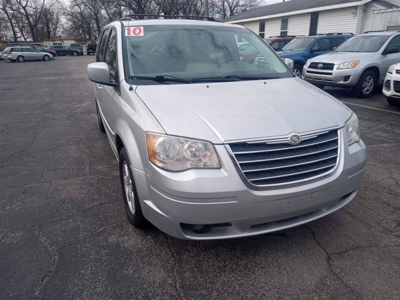 Used 2010 Chrysler Town & Country Touring FWD image 5