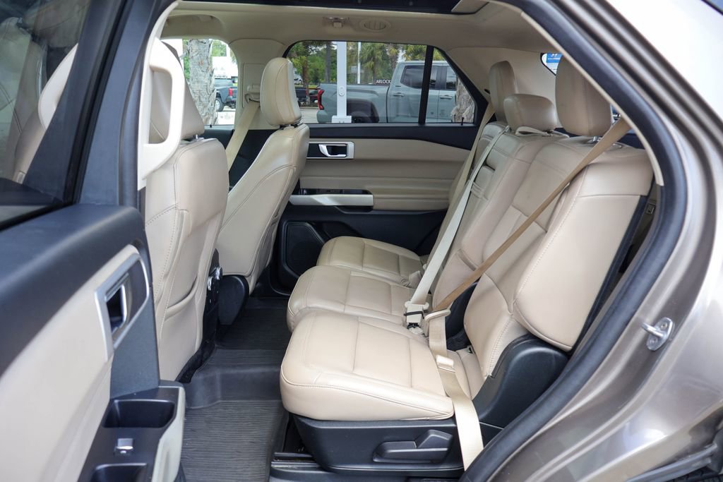 Used 2021 Ford Explorer XLT w/ Equipment Group 202A image 10