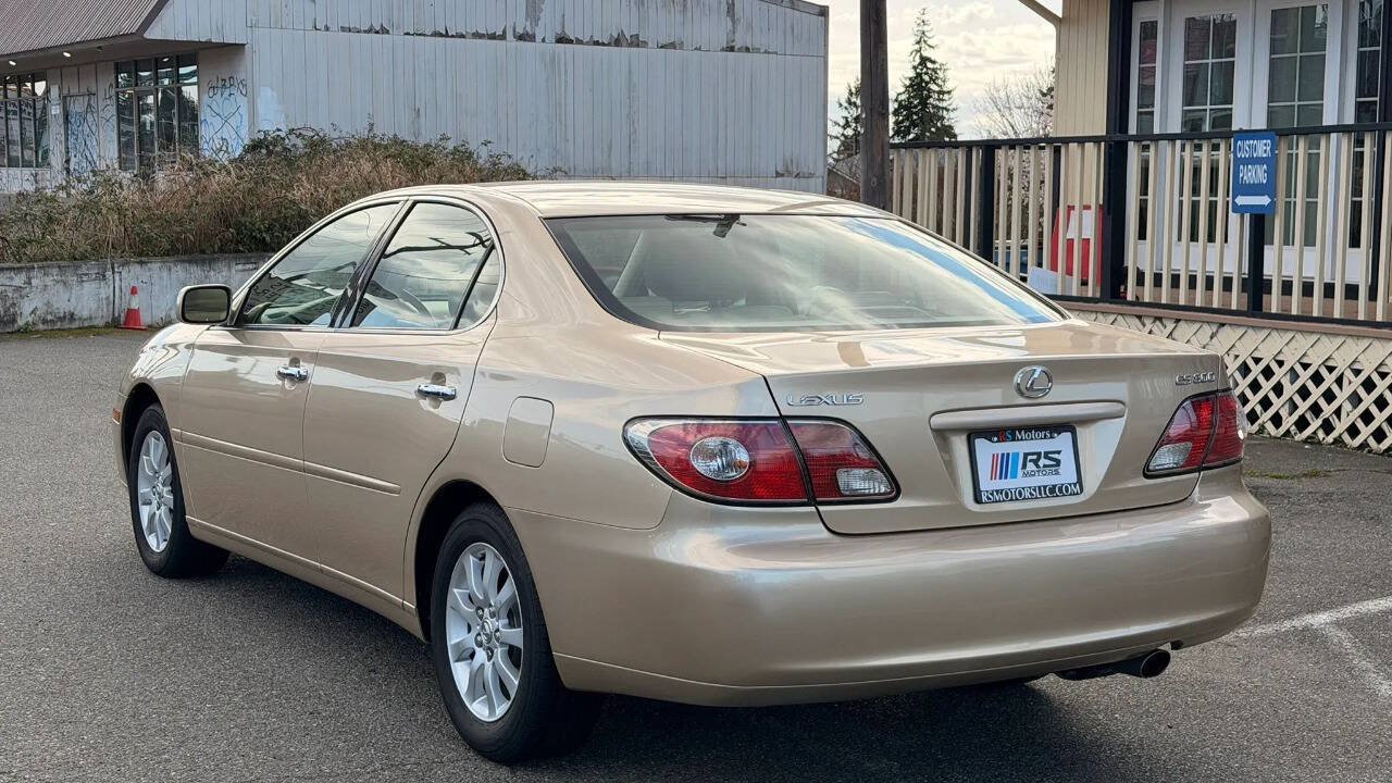 Used 2002 Lexus ES 330 w/ Premium Pkg FWD image 3