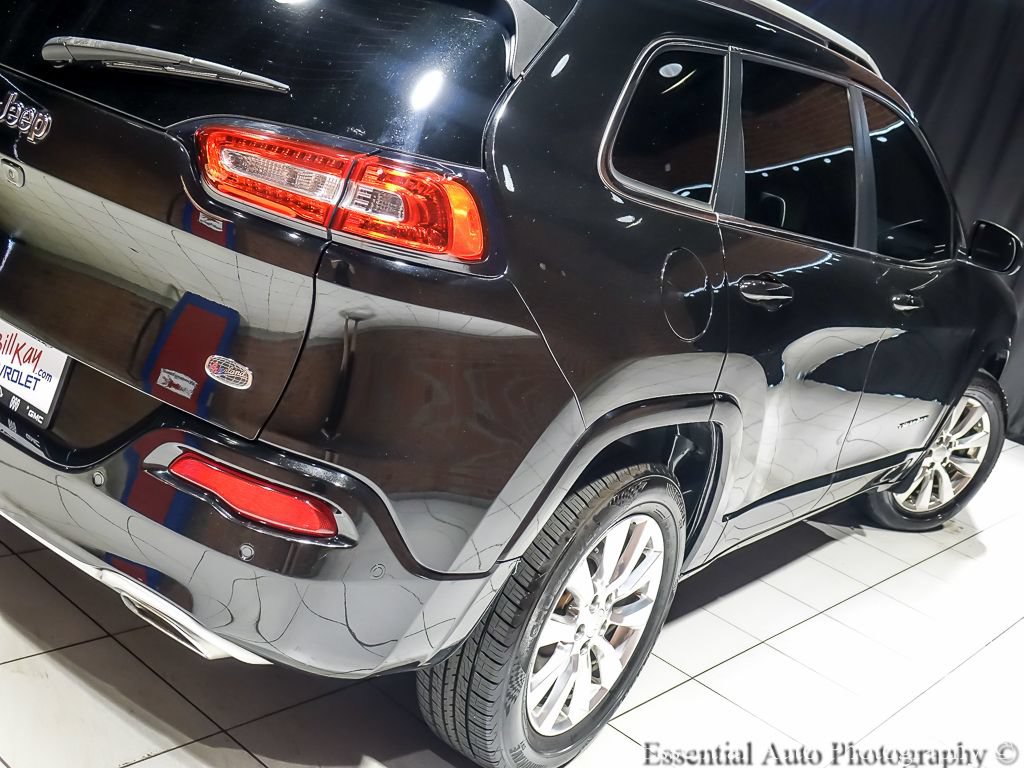 Used 2017 Jeep Cherokee Overland w/ Technology Group AWD/4WD image 8