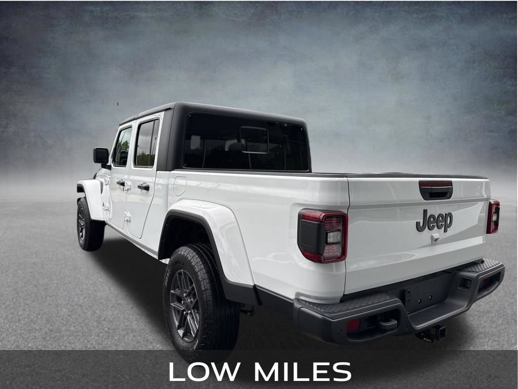 Used 2024 Jeep Gladiator Sport AWD/4WD image 3