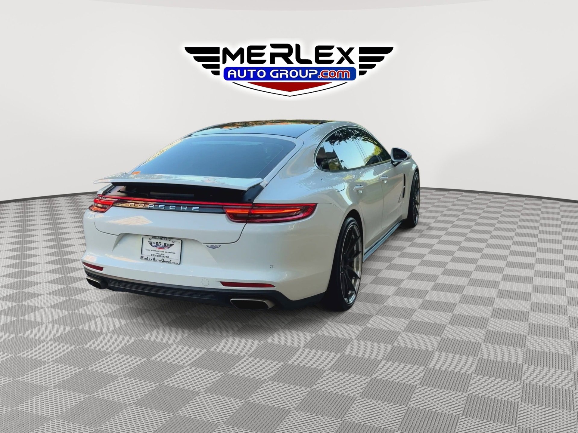 Used 2018 Porsche Panamera RWD image 7