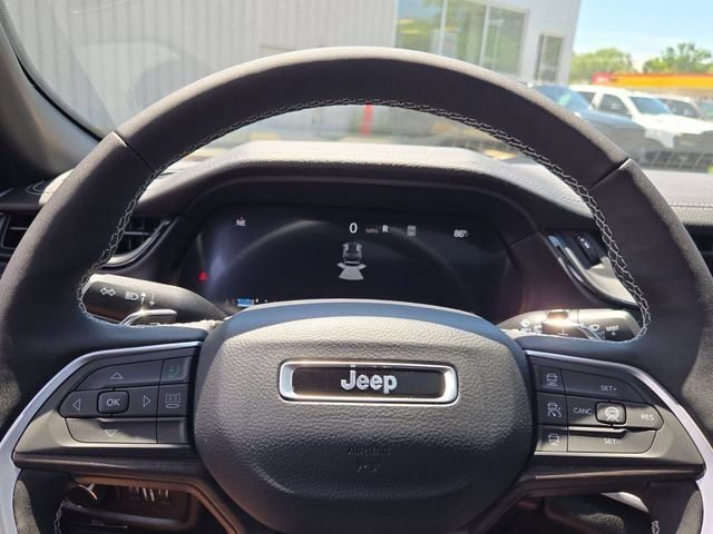 New 2026 Jeep Grand Cherokee Altitude AWD/4WD image 40