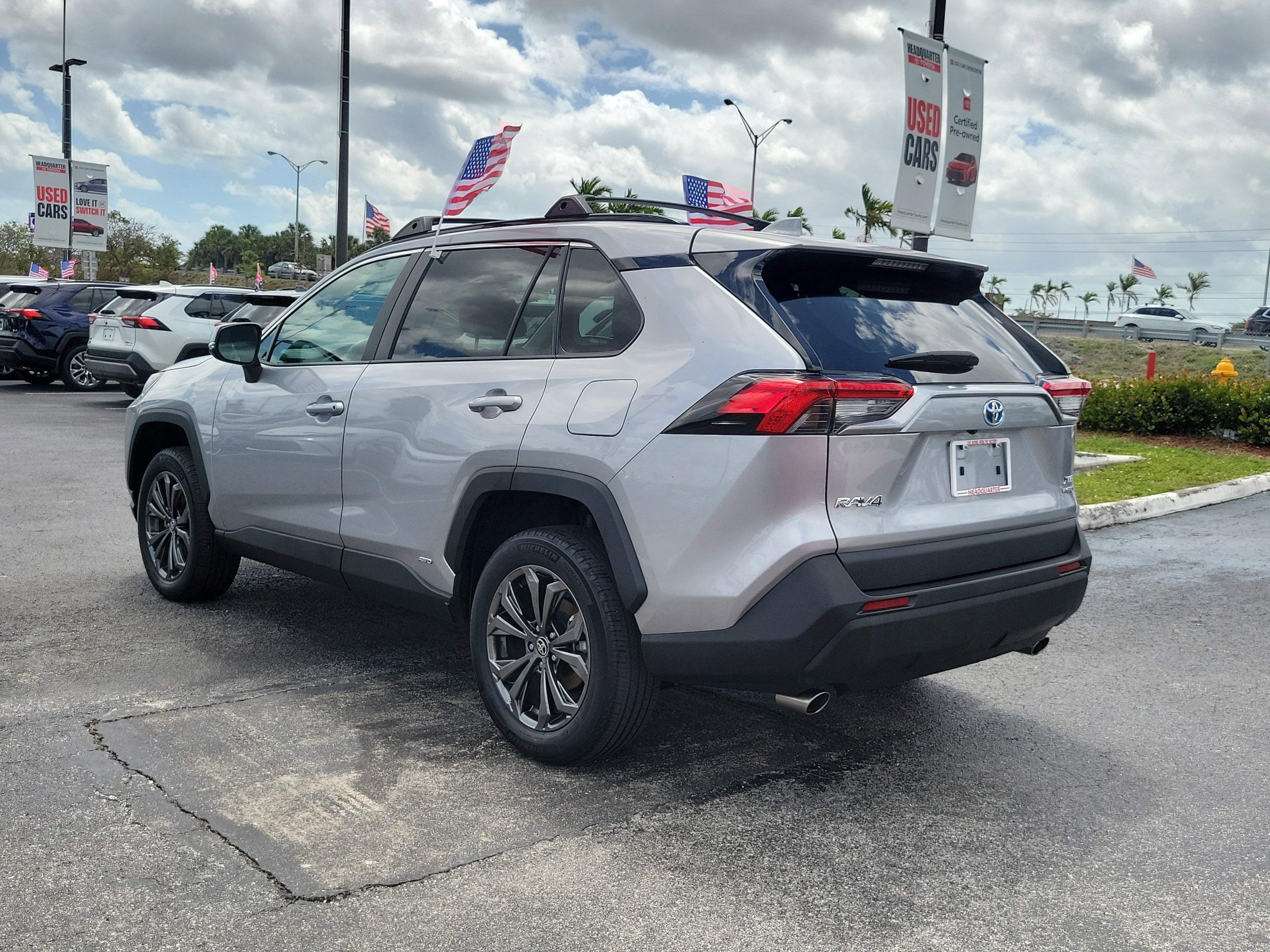 Used 2023 Toyota RAV4 XLE Premium image 9
