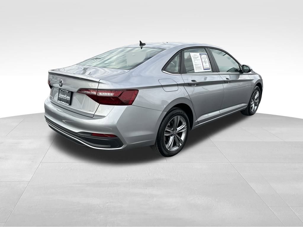 Used 2024 Volkswagen Jetta SE image 7