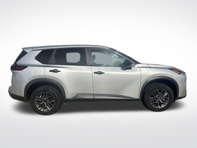 Used 2024 Nissan Rogue S AWD/4WD image 7