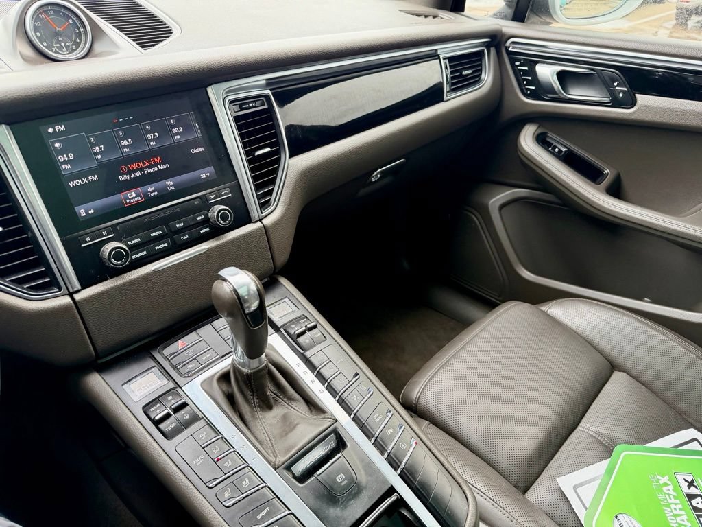 Used 2018 Porsche Macan AWD/4WD image 37
