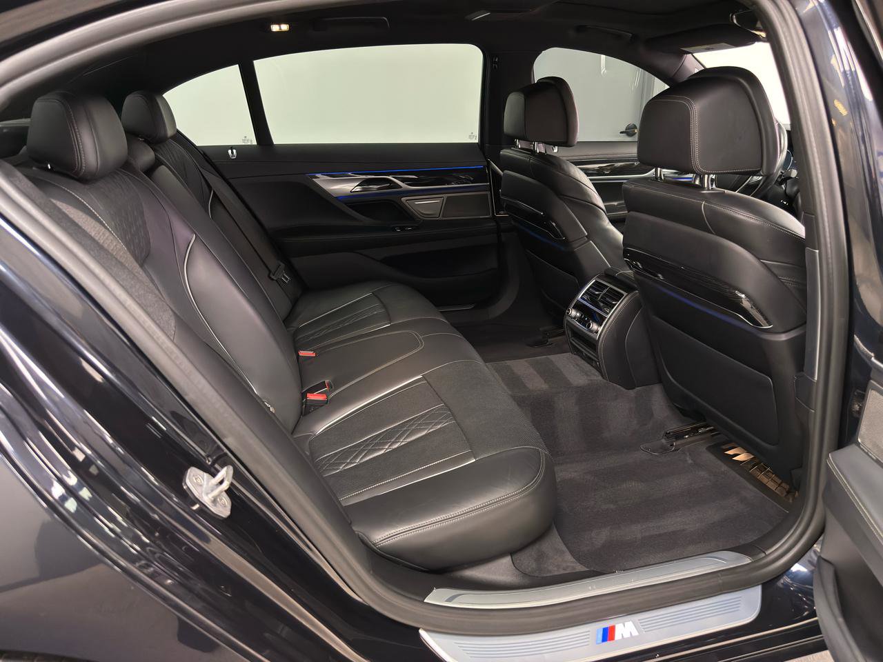 Used 2019 BMW 750i xDrive w/ M Sport Package AWD/4WD image 31