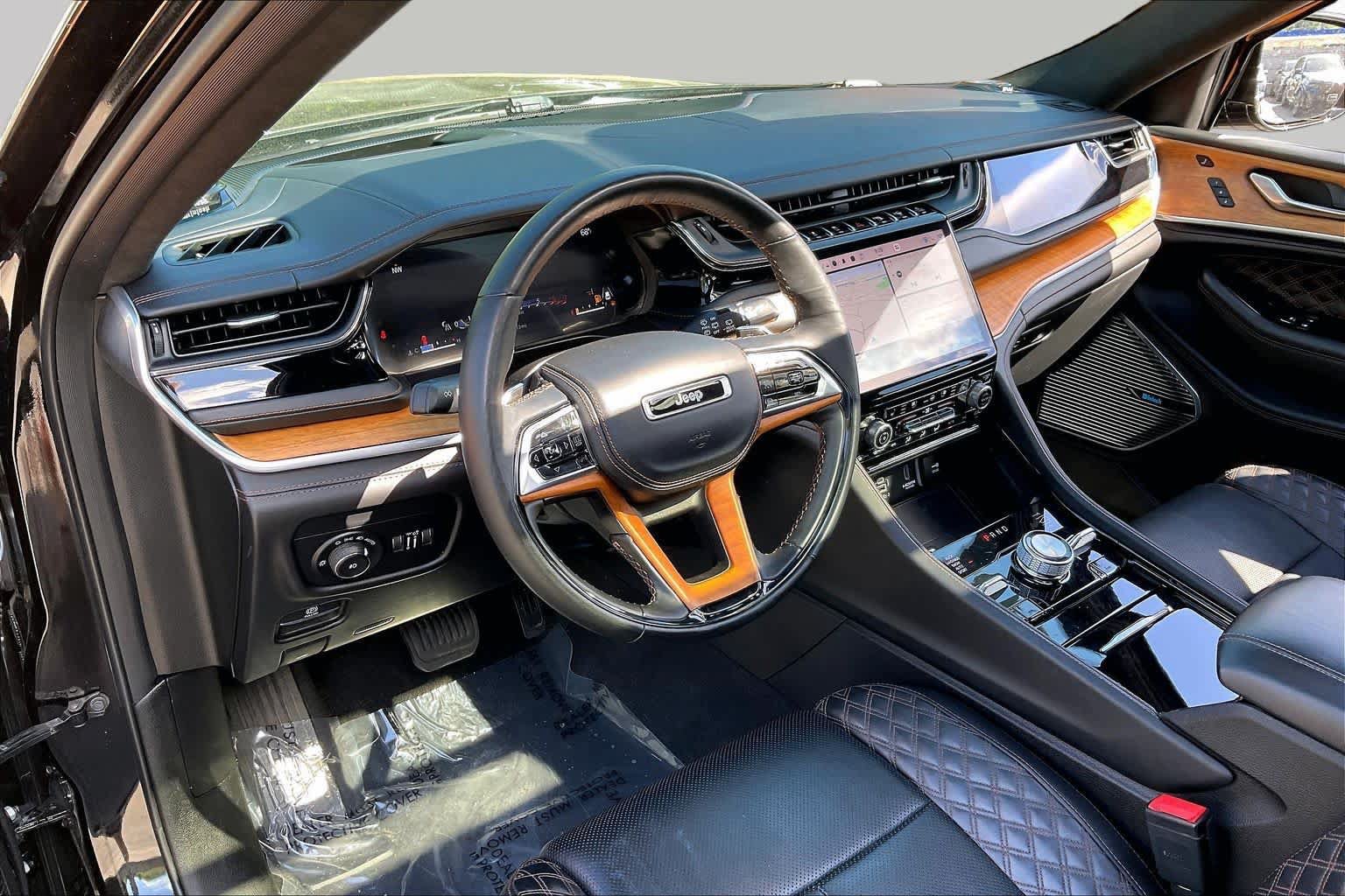 Used 2022 Jeep Grand Cherokee Summit AWD/4WD image 17