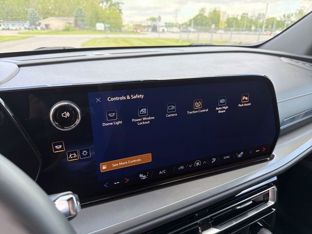 Certified 2026 Chevrolet Traverse LT FWD image 30