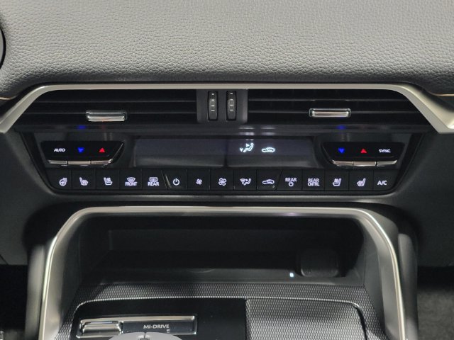 New 2026 MAZDA CX-90 3.3 Turbo w/ Preferred Package AWD/4WD image 18