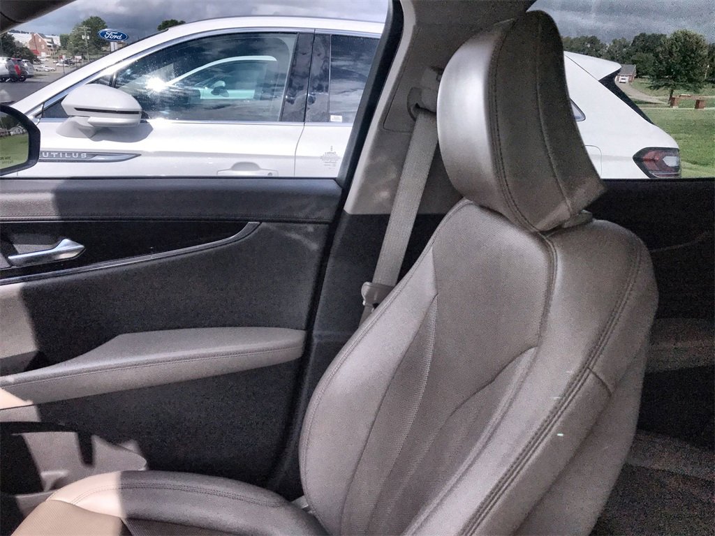 Used 2022 Lincoln Nautilus Reserve w/ Equipment Group 201A image 24