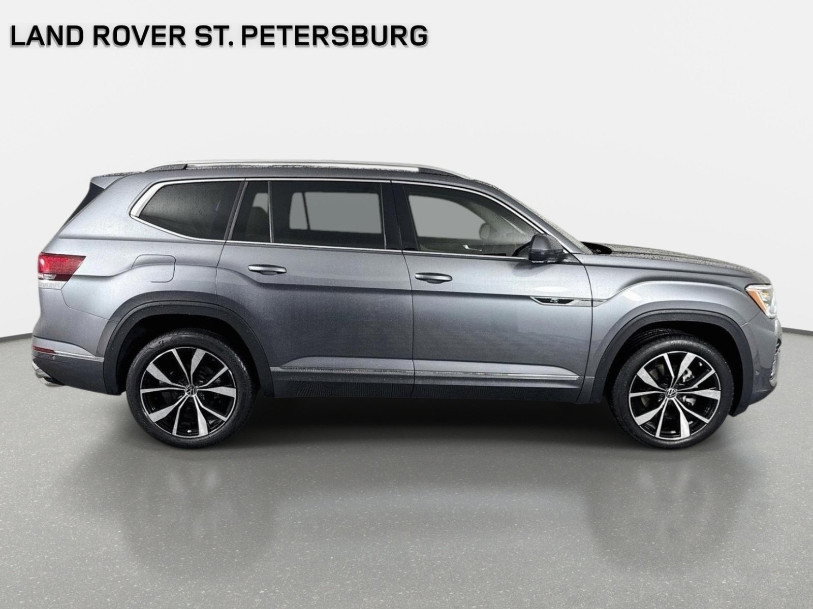 Used 2024 Volkswagen Atlas SEL Premium R-Line AWD/4WD image 4